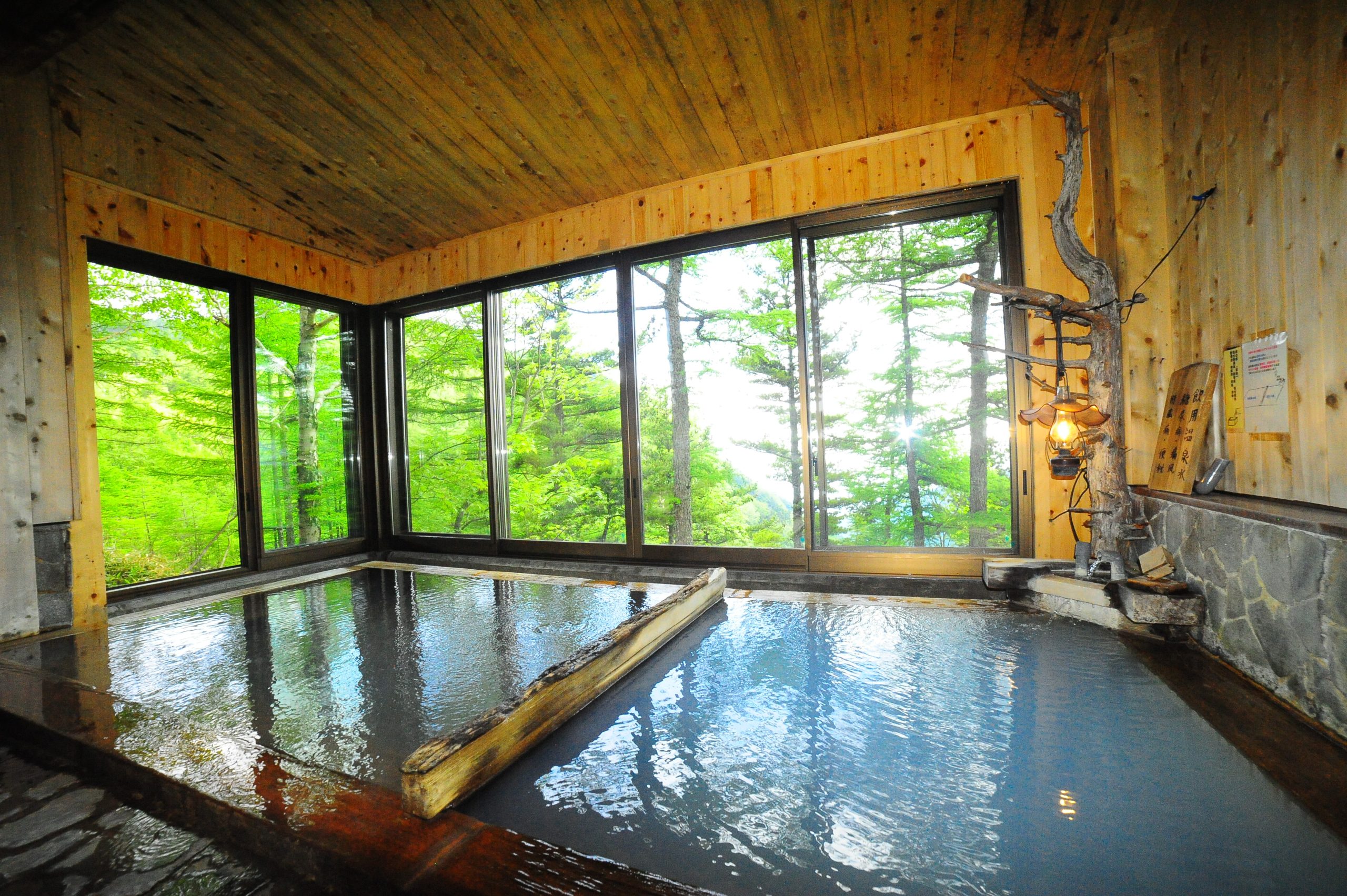 高峰温泉ランプの宿